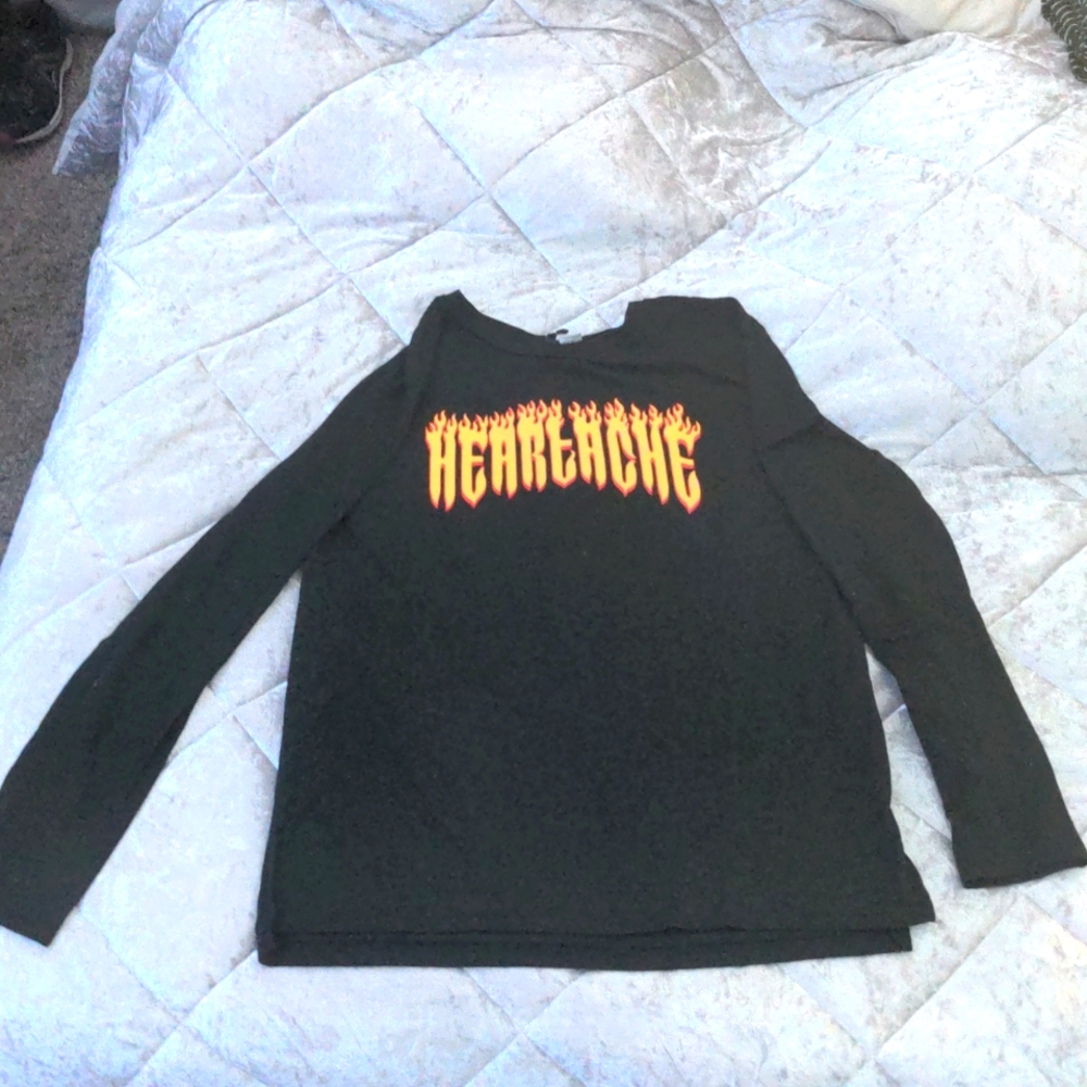 DIVIDED COLKECTION BY H&M (SMALL) BLACK HEARTACHE LONG SLEEVE T-SHIRT👕